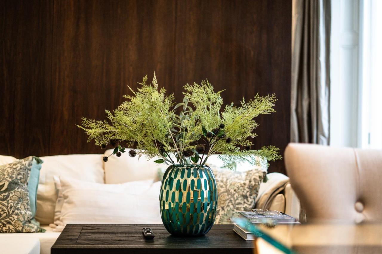 Grosvenor Gardens By Capital Apartment London Bagian luar foto